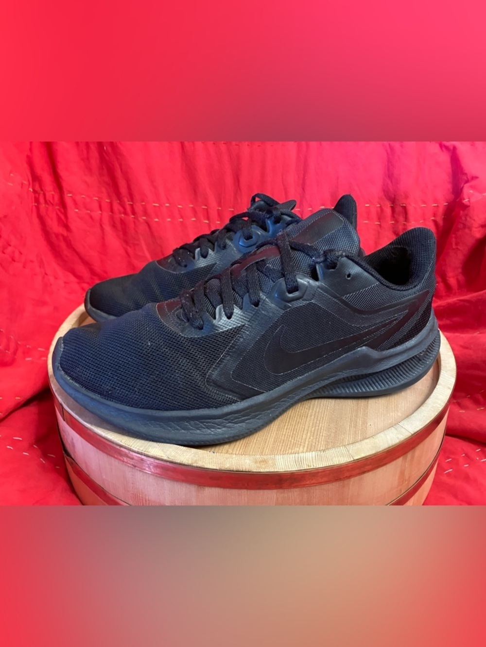 NIKE Downshifter 10 Womens Black Shoes Size 9